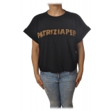 Patrizia Pepe - Felpa Over Manica Corta con Apertura sul Retro - Nero - T-Shirt - Made in Italy - Luxury Exclusive Collection