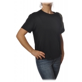 Patrizia Pepe - T-shirt Girocollo con Dettaglio Spilla - Nero - T-Shirt - Made in Italy - Luxury Exclusive Collection
