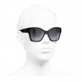 Chanel - Occhiali da Sole a Farfalla - Nero Grigio - Chanel Eyewear