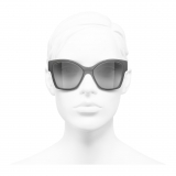 Chanel - Occhiali da Sole a Farfalla - Grigio Chiaro - Chanel Eyewear