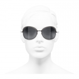 Chanel - Occhiali da Sole Quadrati - Marrone Grigio Scuro - Chanel Eyewear