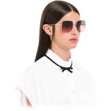 Miu Miu - La Mondaine - Geometrici Oversized - Grigio Sfumato Alabastro - Occhiali da Sole - Miu Miu Eyewear
