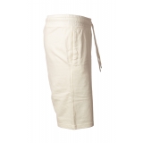 C.P. Company - Bermuda in Felpa con Taschino - Bianco - Pantalone - Luxury Exclusive Collection