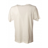 C.P. Company - T-Shirt con Stampa Anteriore - Panna - Maglia - Luxury Exclusive Collection