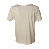C.P. Company - T-Shirt in Cotone - Panna - Luxury Exclusive Collection