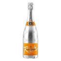 Veuve Clicquot Champagne - Rich - Pinot Noir - Luxury Limited Edition - 750 ml