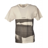 C.P. Company - T-Shirt Girocollo con Stampa Anteriore - Bianco e Nero - Luxury Exclusive Collection