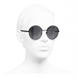 Chanel - Occhiali da Sole a Rotondi - Nero Grigio - Chanel Eyewear