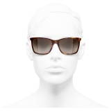 Chanel - Occhiali da Sole Quadrati - Tartaruga Marrone - Chanel Eyewear