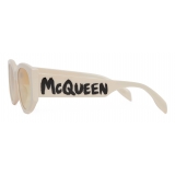 Alexander McQueen - Occhiali da Sole Ovali McQueen Graffiti - Bianco Giallo - Alexander McQueen Eyewear