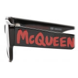 Alexander McQueen - Occhiali da Sole Rettangolari McQueen Graffiti - Nero Rosso - Alexander McQueen Eyewear