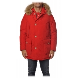 Woolrich - Piumino con Cappuccio Bordato di Pelliccia - Rosso - Giacca - Luxury Exclusive Collection