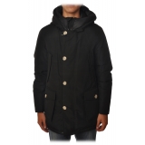 Woolrich - Parka con Cappuccio e Bottoni in Contrasto - Nero - Giacca - Luxury Exclusive Collection