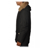 Woolrich - Parka con Cappuccio e Bottoni in Contrasto - Nero - Giacca - Luxury Exclusive Collection