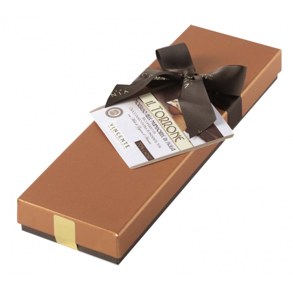 Vincente Delicacies - Torrone Morbido alla Mandorla Sicilia Ricoperto di Cioccolato Extra Fondente 70% - Scatola Fiocco