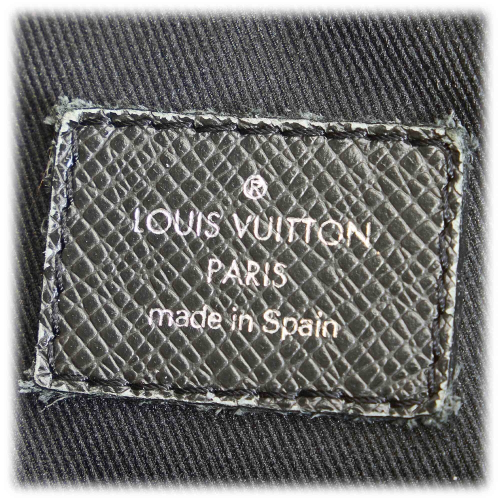 Louis Vuitton Taiga Anton Messenger PM (SHG-28983) – LuxeDH