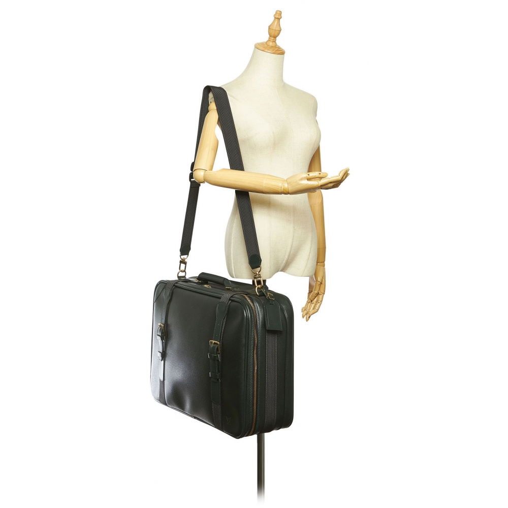 Louis Vuitton Black Taiga Satellite 53 luggage Leather ref.337953 - Joli  Closet