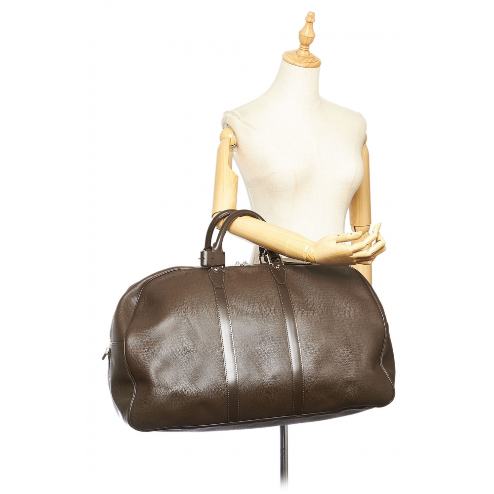 Louis Vuitton Taiga leather Kendall PM Acajou Dark red ref.48100 - Joli  Closet
