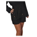 Elisabetta Franchi - Shorts Vita Alta in Tessuto Leggero - Nero - Pantaloni - Made in Italy - Luxury Exclusive Collection