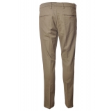 Dondup - Pantalone con Gamba Affusolata e Tasche a Filo - Sabbia - Pantalone - Luxury Exclusive Collection