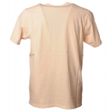 C.P. Company - T-Shirt in Cotone con Stampa Scritta - Rosa - T-Shirt - Luxury Exclusive Collection