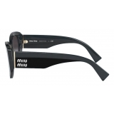 Miu Miu - Occhiali Miu Miu Logo - Ovali - Fumo Sfumato Grigio - Occhiali da Sole - Miu Miu Eyewear