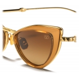 Valentino - Occhiale da Sole Cat-Eye in Titanio e Acetato con Stud - Marrone - Valentino Eyewear
