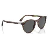 Persol - PO3152S - Striato Verde / Grigio Scuro - Occhiali da Sole - Persol Eyewear