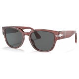 Persol - PO3231S - Rosso Brunito Trasparente / Grigio Scuro - Occhiali da Sole - Persol Eyewear