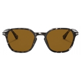 Persol - PO3256S - Grigio Nero Tartarugato / Marrone - Occhiali da Sole - Persol Eyewear