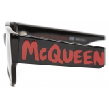Alexander McQueen - Occhiali da Sole McQueen Graffiti Rettangolari da Uomo - Nero Rosso - Alexander McQueen Eyewear