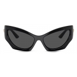 Versace - Occhiale da Sole Cat Eye Medusa Runway - Nero Grigio Scuro - Occhiali da Sole - Versace Eyewear