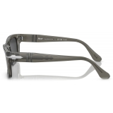 Persol - PO3301S - Opale Fumo / Polarized Grigio Scuro - Occhiali da Sole - Persol Eyewear