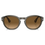 Persol - PO3304S - Grigio Talpa Trasparente / Marrone Polarizzate - Occhiali da Sole - Persol Eyewear