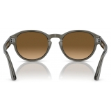 Persol - PO3304S - Grigio Talpa Trasparente / Marrone Polarizzate - Occhiali da Sole - Persol Eyewear