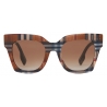 Burberry - Occhiali da Sole con Montatura Squadrata e Motivo Tartan - Marrone Betulla - Burberry