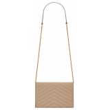 Yves Saint Laurent - Pochette Envelope con Catena Cassandre in Pelle Grain de Poudre - Beige Scuro - Exclusive Collection