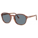 Persol - PO3343S - Terra di Siena / Azzurro - Occhiali da Sole - Persol Eyewear