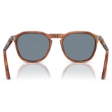 Persol - PO3345S - Terra di Siena / Blu - Occhiali da Sole - Persol Eyewear