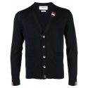 Thom Browne - Cardigan con Scollo a V Rilassato a Righe in Jersey di Lana Merino Fine - Thom Browne Exclusive Luxury Collection