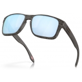 Oakley - Holbrook™ XS (Youth Fit) - Prizm Deep Water Polarized - Woodgrain - Occhiali da Sole - Oakley