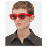 Bottega Veneta - Occhiali da Sole Cat-Eye Sharp - Rosso Grigio - Occhiali da Sole - Bottega Veneta Eyewear