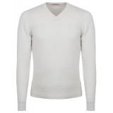 Avvenice - Athus - Maglione con Scollo a V Uomo in Cashmere Loro Piana - Bianco - Maglieria - Luxury Exclusive Collection