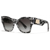 Dolce & Gabbana - Occhiale da Sole DG Logo Plaque - Pizzo Nero Grigio Sfumato - Dolce & Gabbana Eyewear