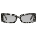 Dolce & Gabbana - Occhiale da Sole DG Plaque - Pizzo Nero Grigio - Dolce & Gabbana Eyewear