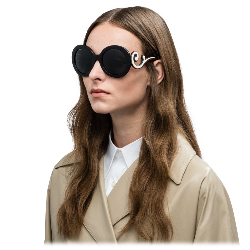 streng begaan Dag Prada - Prada Minimal Baroque - Black Round Sunglasses - Prada Collection -  Sunglasses - Prada Eyewear - Avvenice