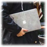 Woodcessories - Real Stone MacBook Cover - Volcano Black - MacBook 15 Pro Touchbar - Eco Skin Stone - Apple Logo