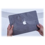 Woodcessories - MacBook Cover in Vera Pietra - Antique White - MacBook 15 Pro Touchbar - Eco Skin Stone - Apple Logo