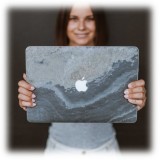 Woodcessories - MacBook Cover in Vera Pietra - Antique White - MacBook 15 Pro Touchbar - Eco Skin Stone - Apple Logo