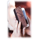 Woodcessories - Eco Wallet Flip Cover - Vero Legno e Pelle - Noce - iPhone 8 Plus / 7 Plus - Eco Case - Flip Collection